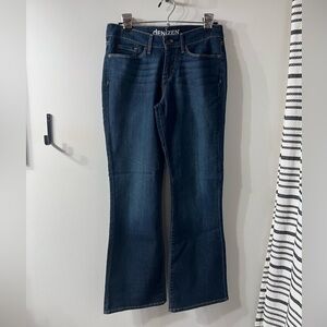 Levi's Denizen Women's Dark Blue Flare Jeans. 6 Short. Minimal wears. Soft!